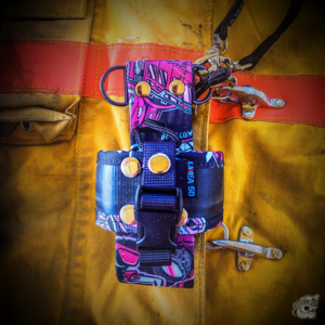 PORTA RADIO COLABORACIÓN C29 X LÍNEA 50 / COLLAGE FUCSIA - Imagen 3