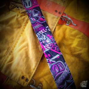 PORTA RADIO COLABORACIÓN C29 X LÍNEA 50 / COLLAGE FUCSIA - Imagen 4